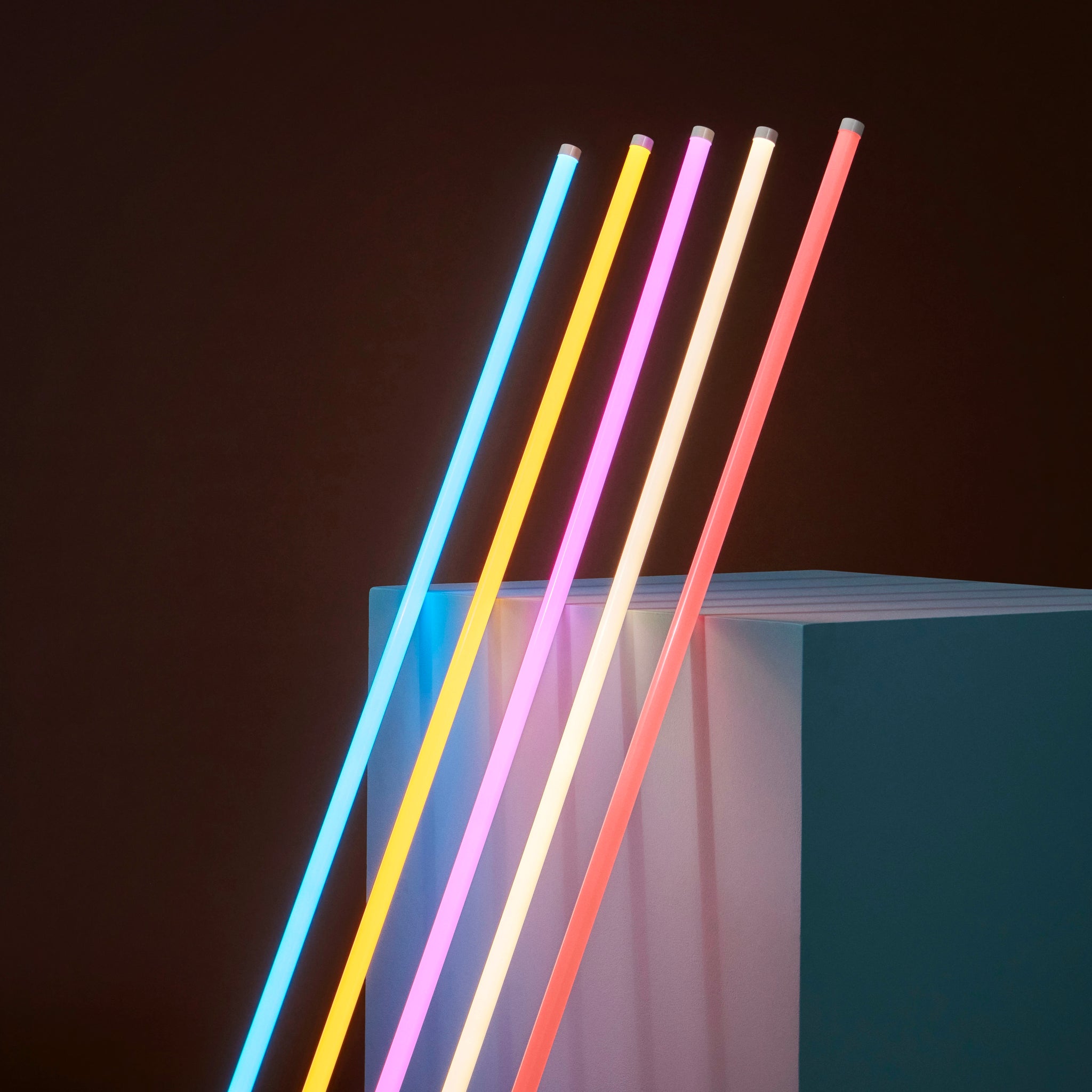Leuchte „Neon Tube Yellow“ | Sonnige LED-Röhre mit Retro-Vibes