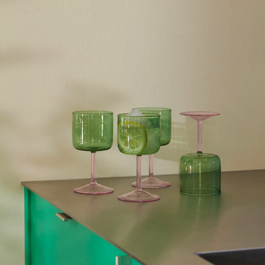HAY Weingläser „Tint Green & Pink“ | 2er-Set in Kontrastfarben | HAY