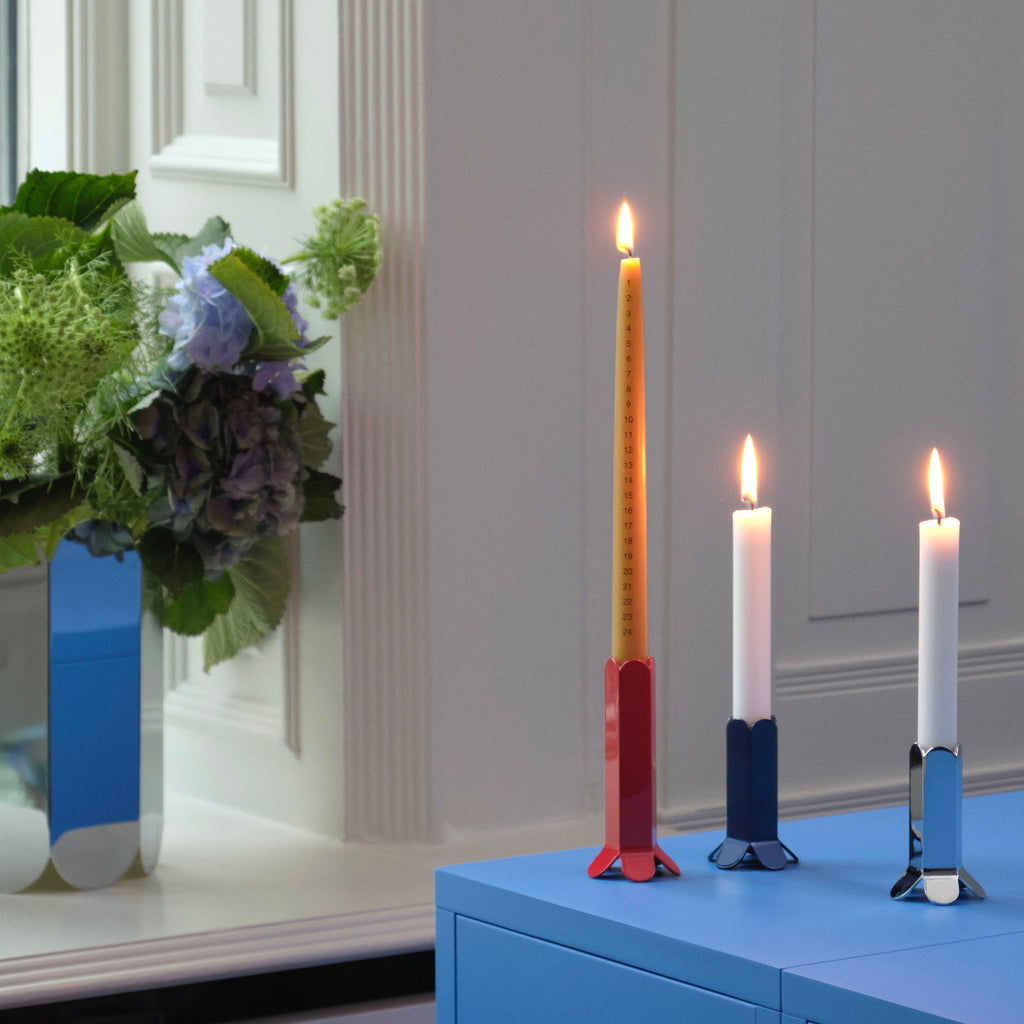 HAY Kerzenhalter „Arcs Small Dark Blue“ | Design mit spannender Silhouette | HAY