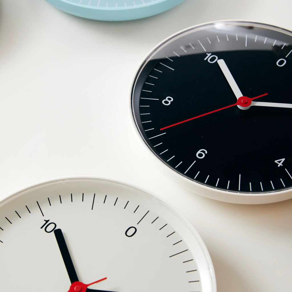 HAY Wanduhr „Wall Clock Black“ | Schlicht & funktional | HAY