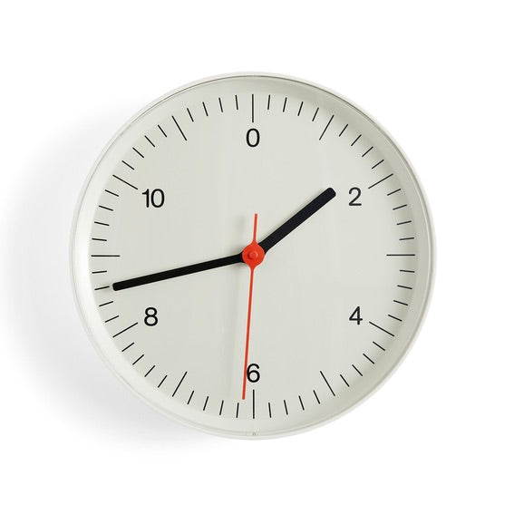 HAY Wanduhr „Wall Clock White“ | Zeitlos fürs Zuhause | HAY