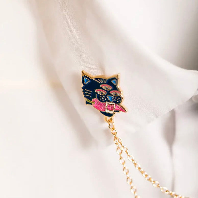 ALL THE WAYS TO SAY Pin “Duo Tiger Chain” | Wildes Duo mit Ketten-Detail | ALL THE WAYS TO SAY