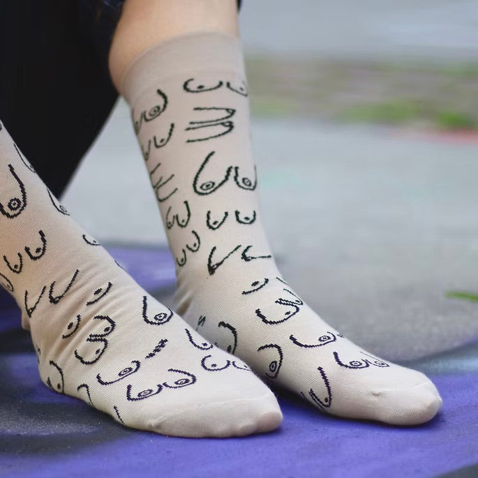 Eat Mielies Weird Illustration Socken Eat Mielies “Titties Beige" | Lustige Statement-Socken