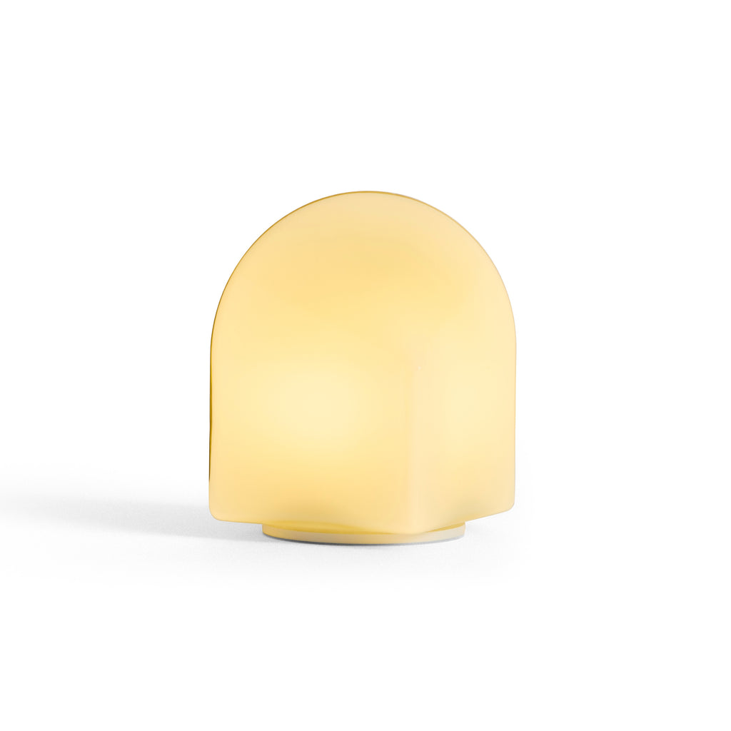 HAY Tischleuchte „Parade Portable Lamp 160 Shell White“ | Lichtobjekt to go | HAY