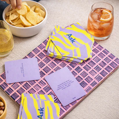 finimi Kartenset “Ask and Task Friends Edition” | Interaktives Fragespiel | finimi