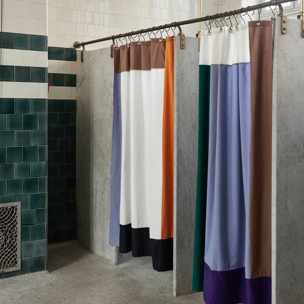 HAY Duschvorhang „Pivot Shower Curtain Blue“ | Für ruhige Badezimmermomente | HAY