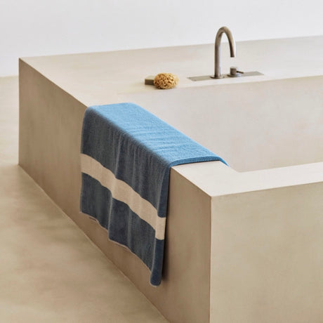 HAY Badelaken „Stripe Dusty Blue“ 100x150cm | Skandinavisch | HAY