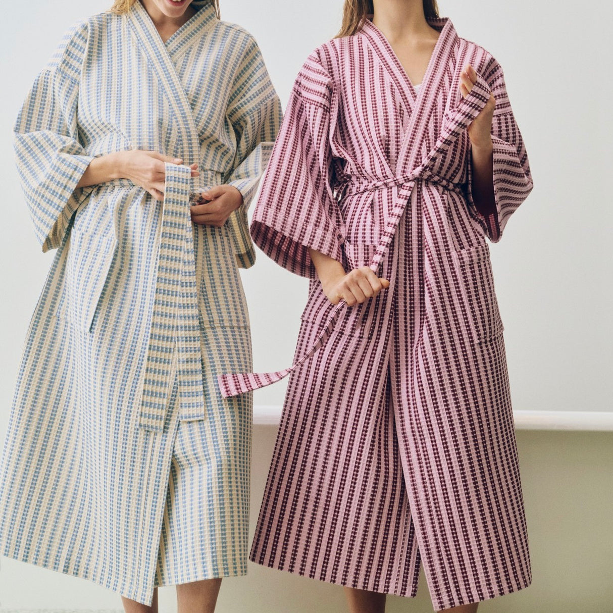 Bademantel „Waffle Bathrobe Stripe Cool Pink“ | Modern Spa | HAY