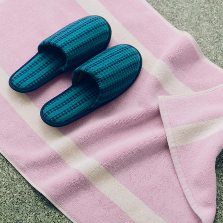 HAY Badematte „Stripe Cool Pink“ 50x80cm | Farbige Akzente | HAY