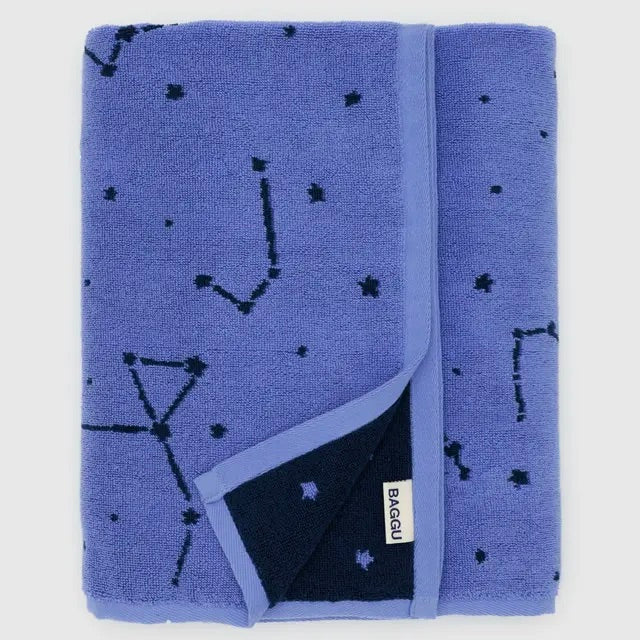 BAGGU Badetuch „Constellation“ | BAGGU | Badetuch mit einzigartigem Sternenmotiv