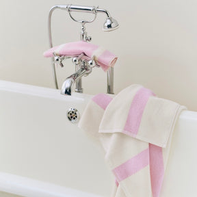 HAY Badetuch „Stripe Cool Pink“ 70x140cm | Farbige Akzente | HAY