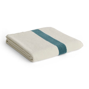 HAY Badetuch „Stripe Petrol Blue“ 70x140cm | Weiche Baumwolle | HAY