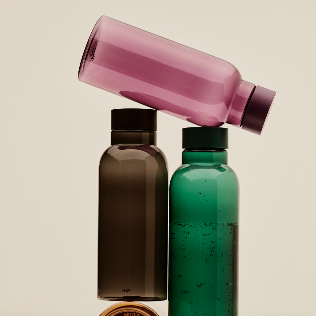 HAY Wasserflasche „Miz Purple 0,54l“ | Farbklecks für unterwegs | HAY