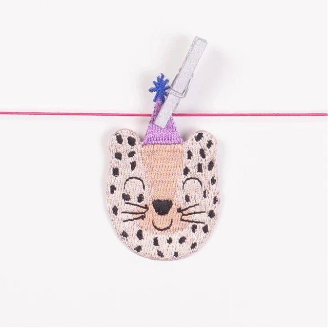 HejPatches Bügelbild „Party Leopard“ | Statement-Patch mit Humor | hejpatches
