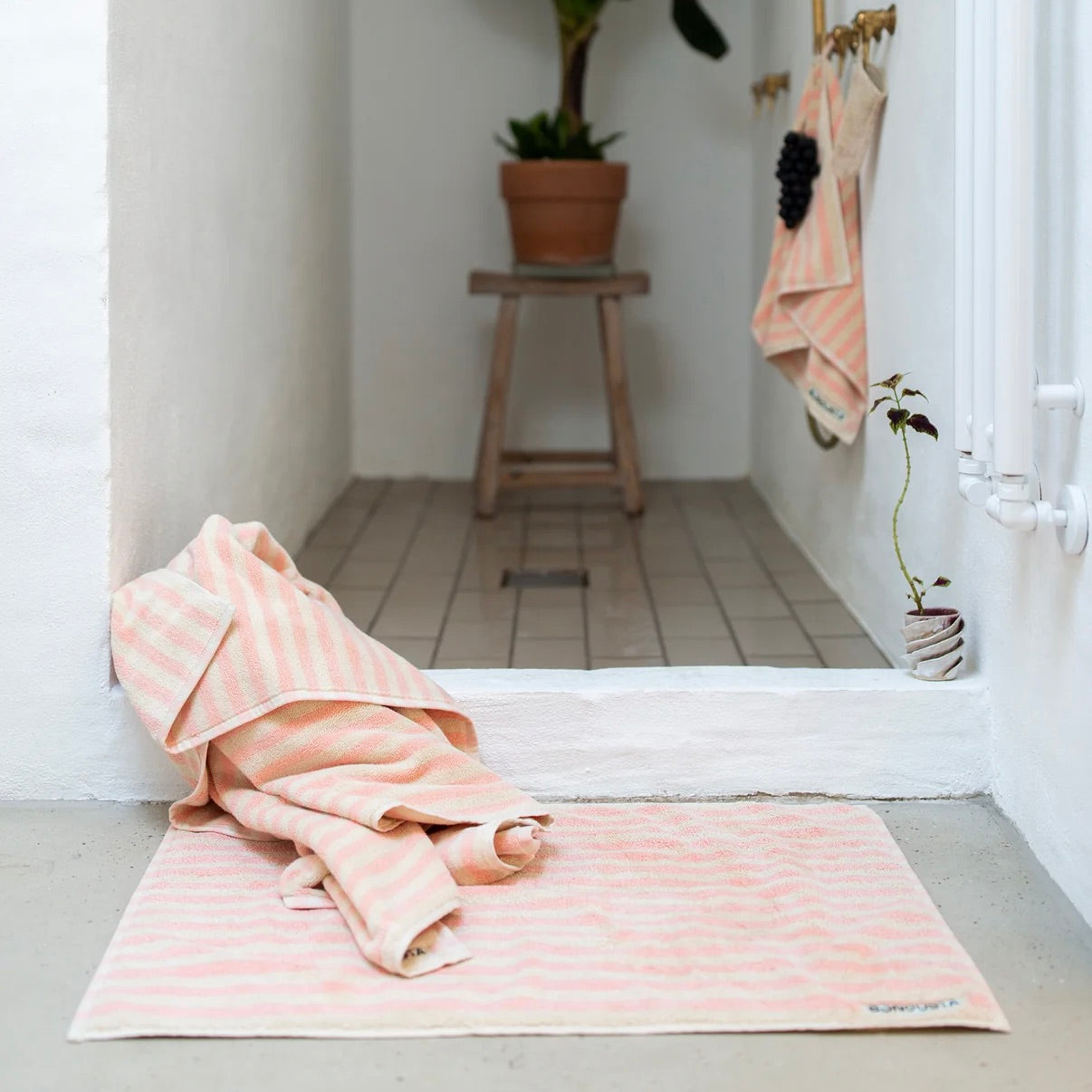 BONGUSTA Badematte BONGUSTA “Naram Tropical & Creme” | 50x80 cm | Weich & Kuschelig