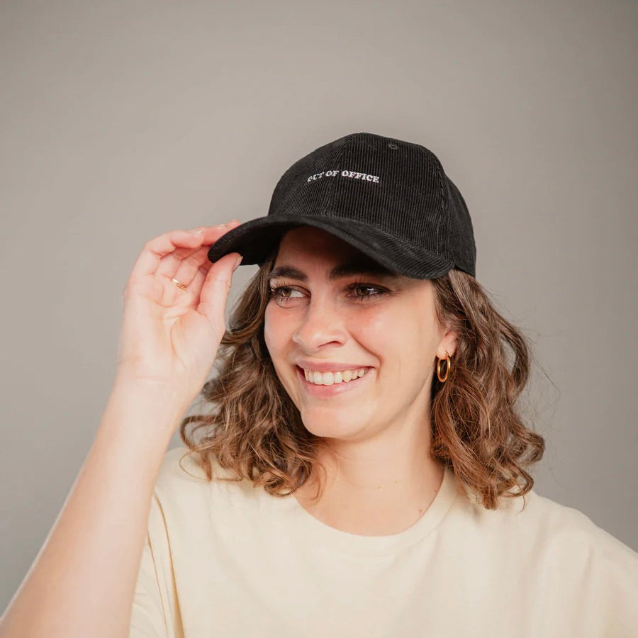 Fashion Drinks Cap „Out of Office“ (schwarz) | Fashion Drinks | Stylische Kappe