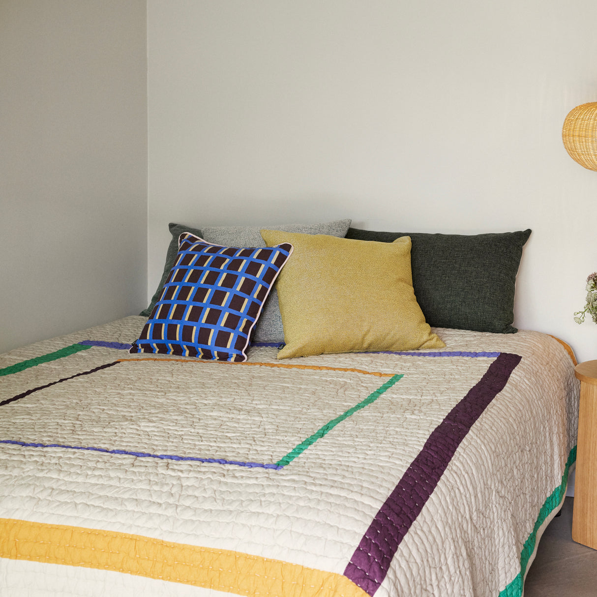 Hübsch Tagesdecke „Twist Square Sand/Multicolour“ | 260 × 260 cm | Hübsch