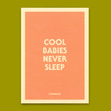Deli Cards Postkarte "Cool babies never sleep" | Lustige Karte mit Spruch zur Geburt