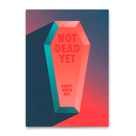 Deli Cards Postkarte "Not dead yet" | Lustige Karte zum Geburtstag