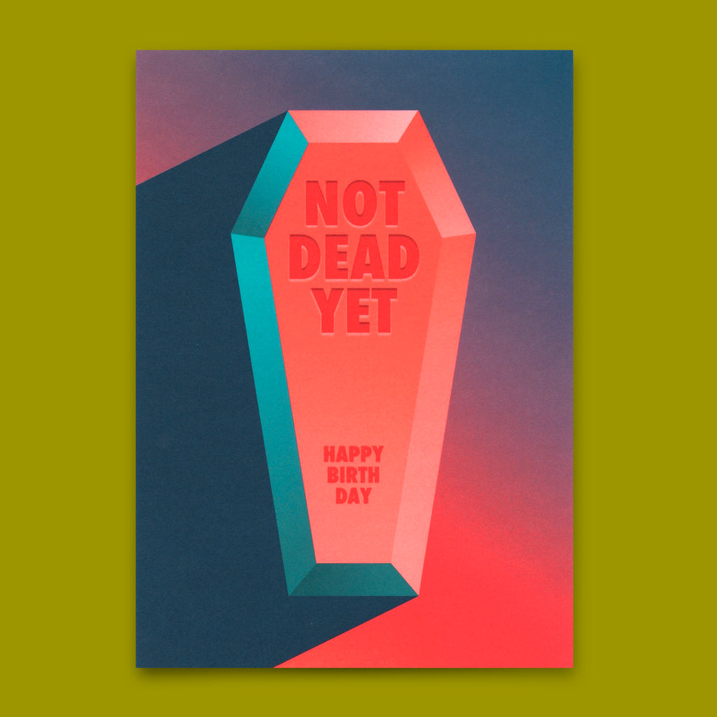 Deli Cards Postkarte "Not dead yet" | Lustige Karte zum Geburtstag