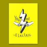 Deli Cards Postkarte "You + Me = Electric" | Besondere Karte für Verliebte
