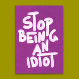Deli Cards Postkarte "Stop being an idiot" | Lustige Karte mit Spruch