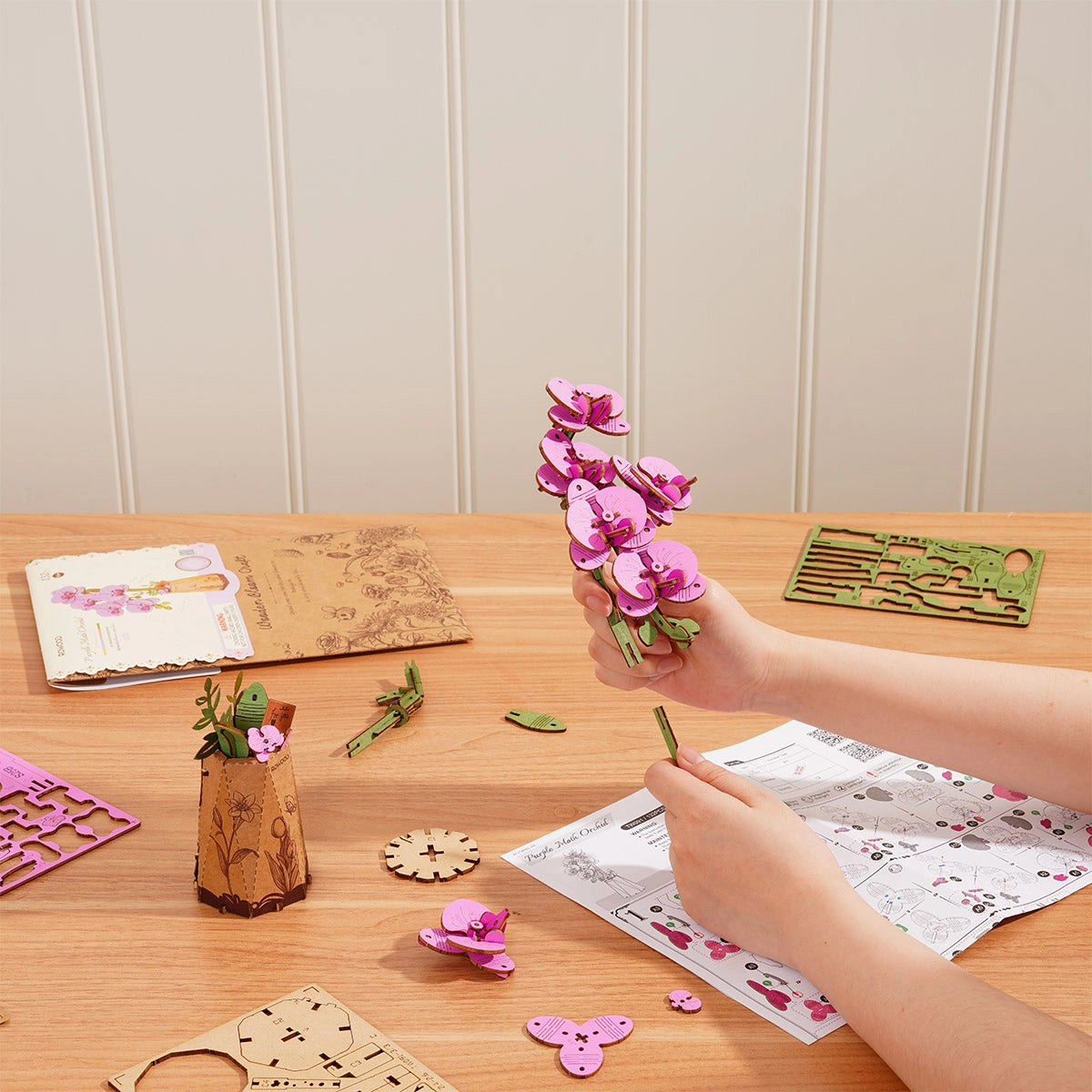 Rolife DIY-Blume „Purple Orchid“ | Elegante Holzblume | Rolife
