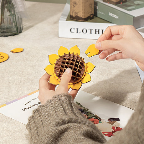 Rolife DIY-Blume „Sunflower“ | Detailreiche Holzblume | Rolife