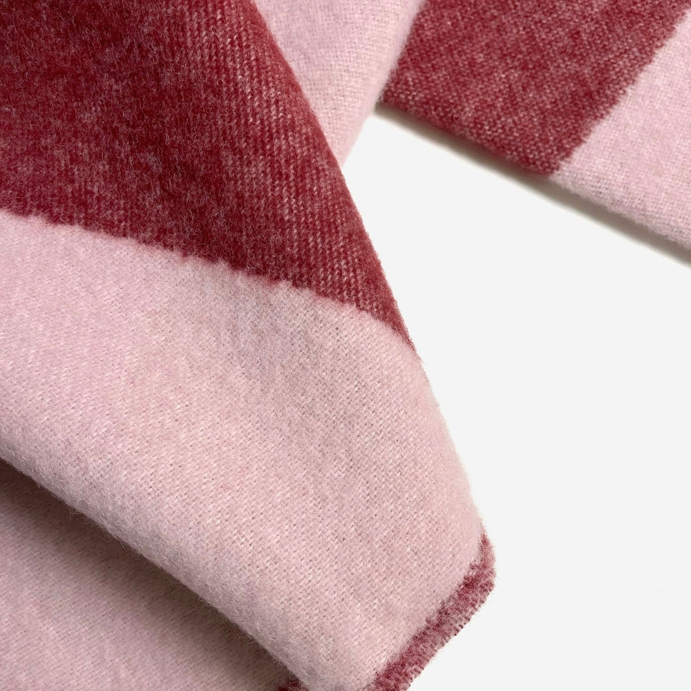 Decke “Swirl” Rosa Bordeaux | 100% Wolle | Maison Deux