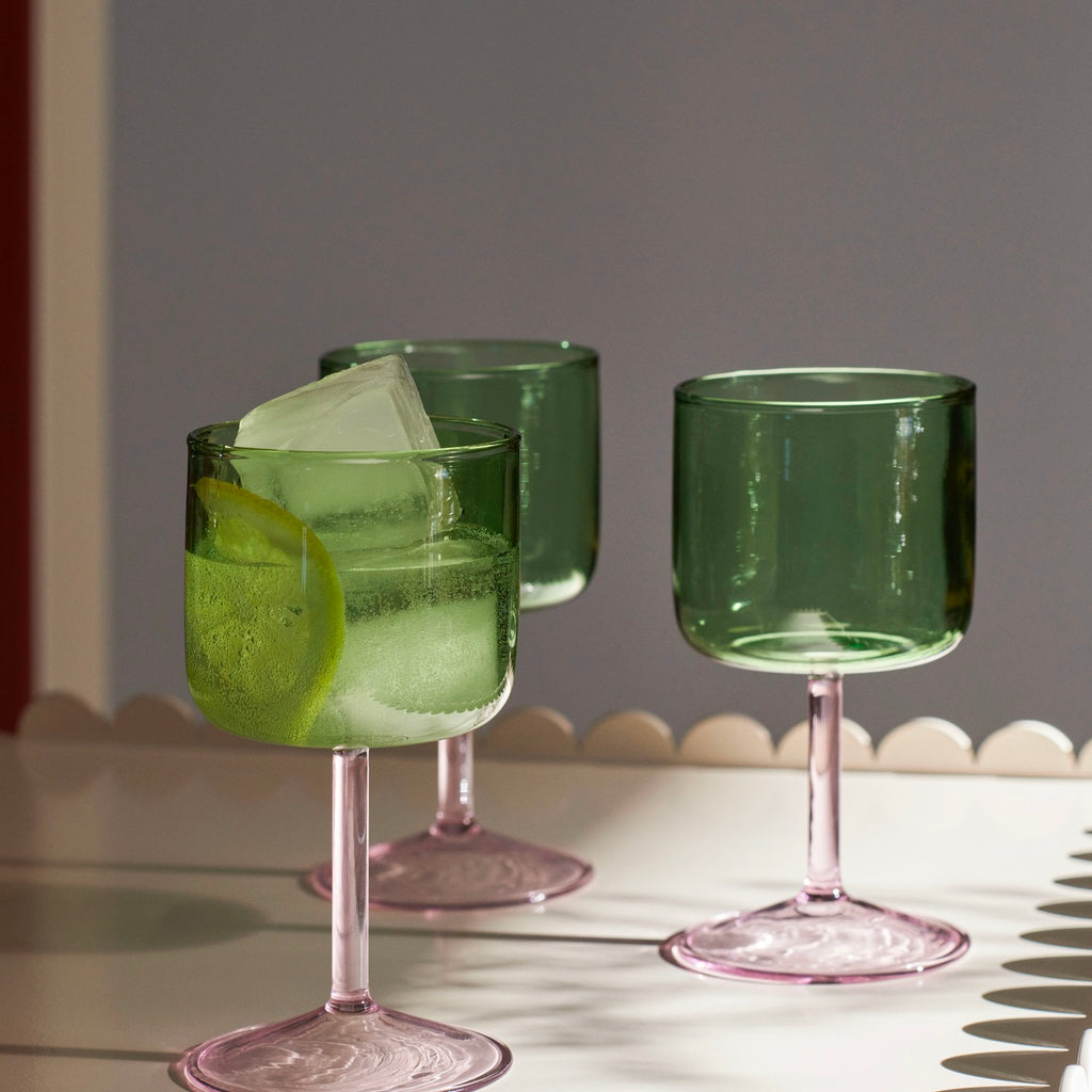 HAY Weingläser „Tint Green & Pink“ | 2er-Set in Kontrastfarben | HAY