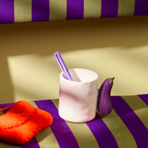 Fluid Market Tasse „Eggplant“ | Becher in Auberginenform | Fluid Market
