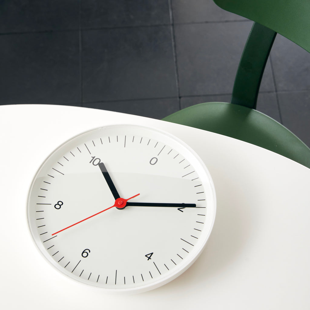 HAY Wanduhr „Wall Clock White“ | Zeitlos fürs Zuhause | HAY