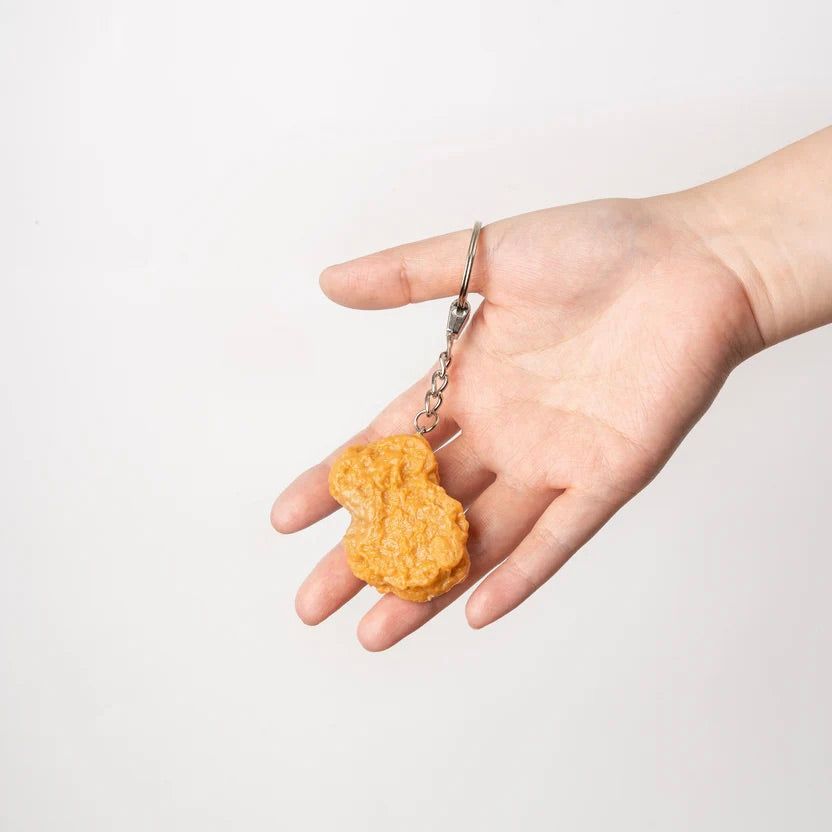 yumazing Schlüsselanhänger “Chicken Nugget” | Goldene Kette, crispy Look | yumazing
