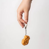 yumazing Schlüsselanhänger “Chicken Nugget” | Goldene Kette, crispy Look | yumazing