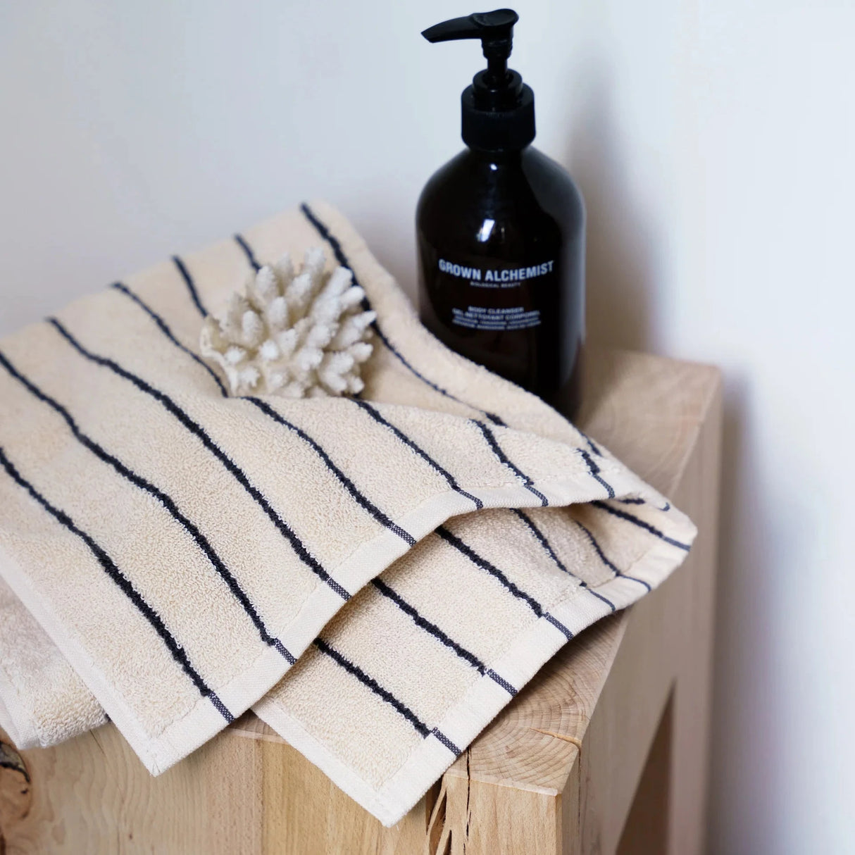 BONGUSTA Gästehandtuch Bongusta „Naram Creme & Ink“ | Luxuriös und weich