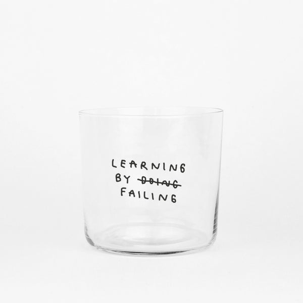 YAHYA Studio Glas "Learning by Failing" | Weise Typo auf Glas | YAHYA Studio