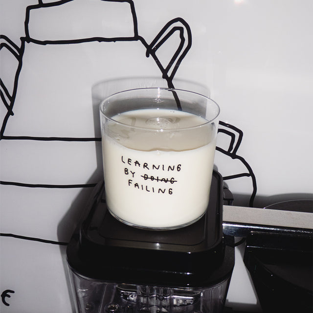 YAHYA Studio Glas "Learning by Failing" | Weise Typo auf Glas | YAHYA Studio
