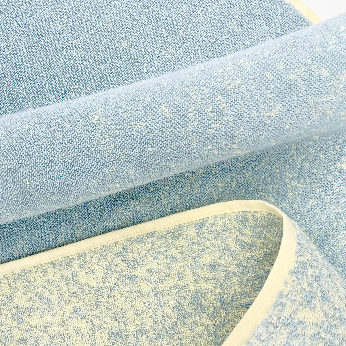 Badetuch “Gradient Blau Buttergelb” 70x140 cm | Maison Deux