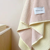 Badetuch “Gradient Buttergelb Rosa” 70x140 cm | Maison Deux