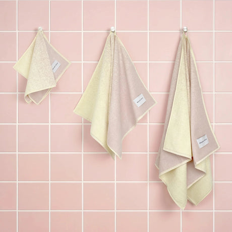 Maison Deux Handtuch “Gradient Buttergelb Rosa” 50x100 cm | Maison Deux