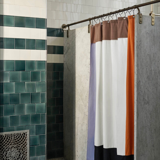 HAY Duschvorhang „Pivot Shower Curtain Cream“ | Weiches Farbspiel | HAY