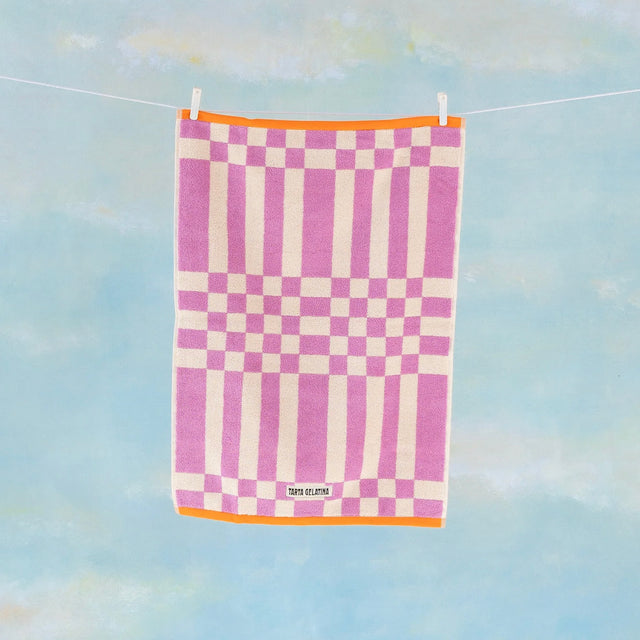 Tarta Gelatina Handtuch “Marina Magenta” 50 × 70 cm | Weiche Bio-Baumwolle | Tarta Gelatina