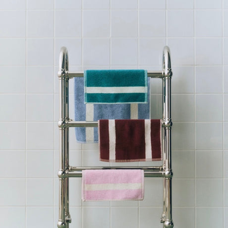 HAY Handtuch „Stripe Burgundy“ 40x60cm | Modernes Bad | HAY