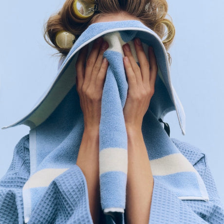 HAY Handtuch „Stripe Dusty Blue“ 40x60cm | Skandinavisch | HAY