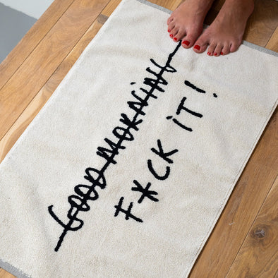 helen b Badematte “Good Morning, Fuck it” | Schwarz-Weiß & kompromisslos | helen b