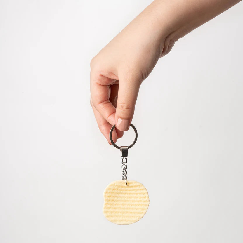 yumazing Schlüsselanhänger “Kartoffelchip” | Crunchy Look am Bund | yumazing