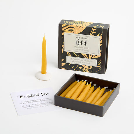 Cotton & Grey Kerzen “Twenty Minute Candles Belief” | 12 Ritualkerzen mit Halter | Cotton & Grey