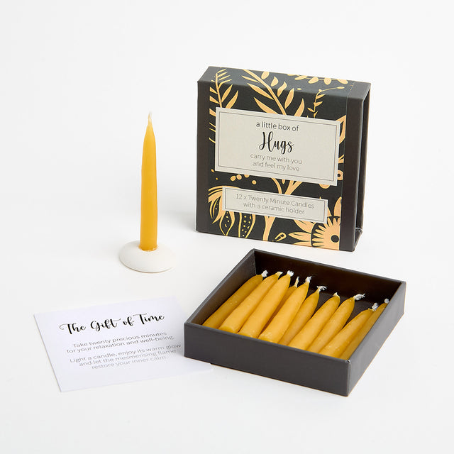Cotton & Grey Kerzen “Twenty Minute Candles Hugs” | 12 Ritualkerzen mit Halter | Cotton & Grey