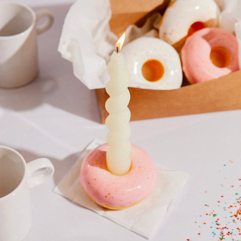 DOIY Kerzenhalter „Donut Pink“ | DOIY | Süßer Kerzenhalter für gemütliche Abende