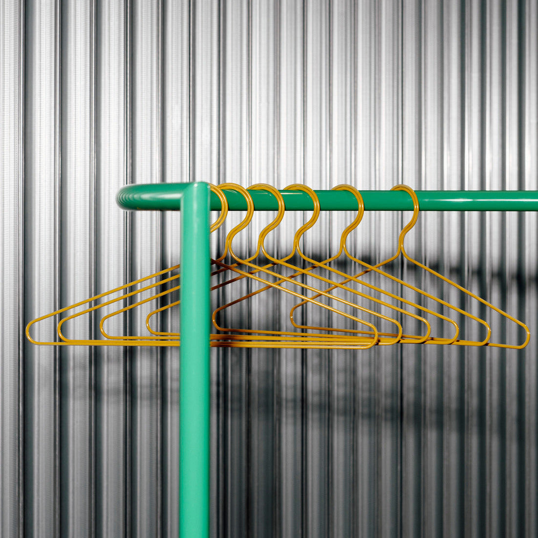HAY Kleiderbügel „Colour Hanger Dijon“ 3er Set | Warm & markant | HAY